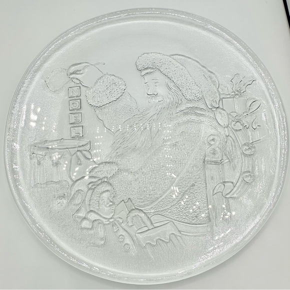 Noel Santa Claus Clear Glass Embossed 13" Round Serving Tray Platter - Picture 5 of 6